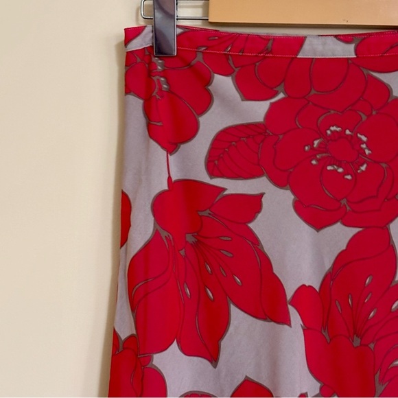 H&M| Vibrant Red & Tan Floral A-Line Midi Lined Silky Skirt Sz 4 - Picture 2 of 5